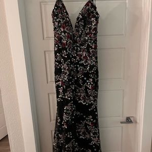 Floor length gown plunge neck line. NEVER WORN